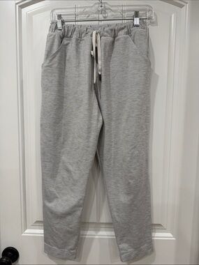 NWOT Scorpio Sol Light Gray Drawstring Cropped Joggers